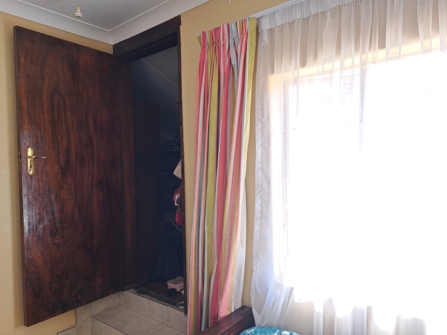 8 Bedroom Property for Sale in Waterkloof Ridge Gauteng