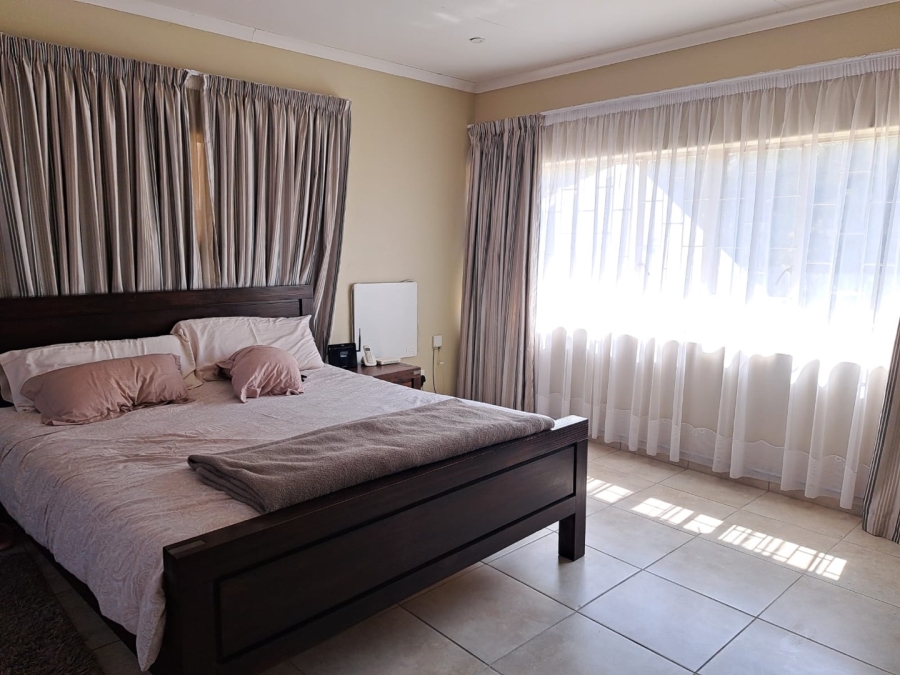 8 Bedroom Property for Sale in Waterkloof Ridge Gauteng