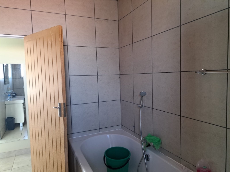 8 Bedroom Property for Sale in Waterkloof Ridge Gauteng