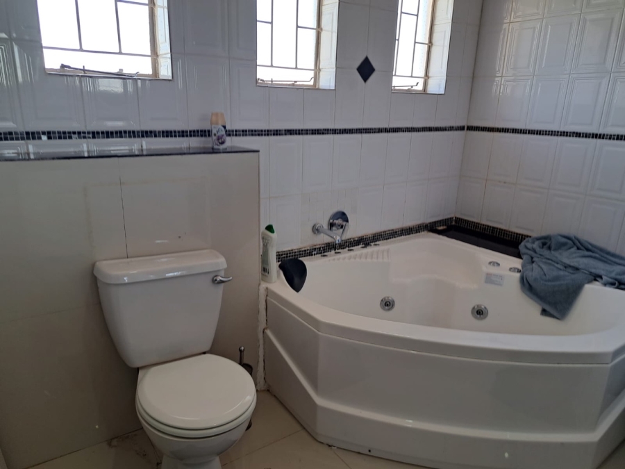 8 Bedroom Property for Sale in Waterkloof Ridge Gauteng