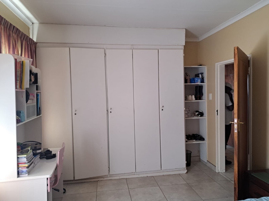 8 Bedroom Property for Sale in Waterkloof Ridge Gauteng