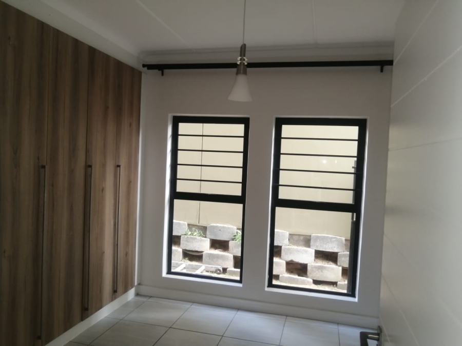 To Let 3 Bedroom Property for Rent in Waterfall Gauteng