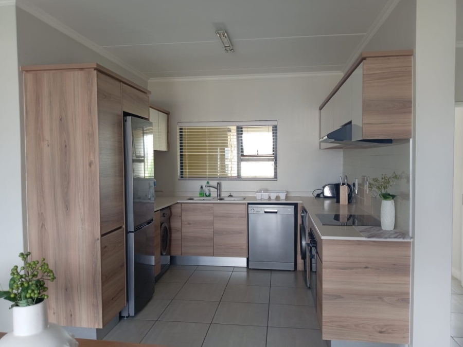 To Let 2 Bedroom Property for Rent in Waterfall Gauteng