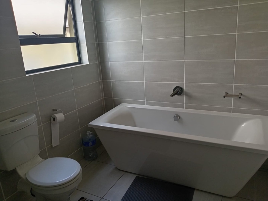 To Let 2 Bedroom Property for Rent in Waterfall Gauteng
