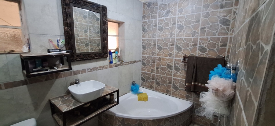 3 Bedroom Property for Sale in Dunnottar Gauteng