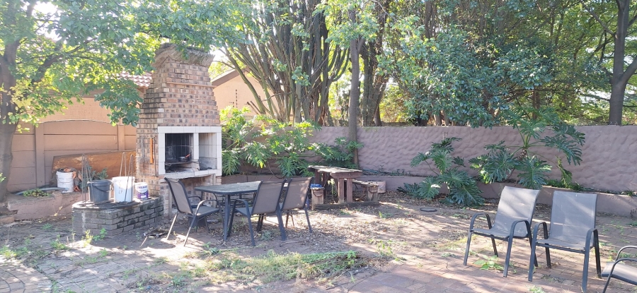 3 Bedroom Property for Sale in Dunnottar Gauteng