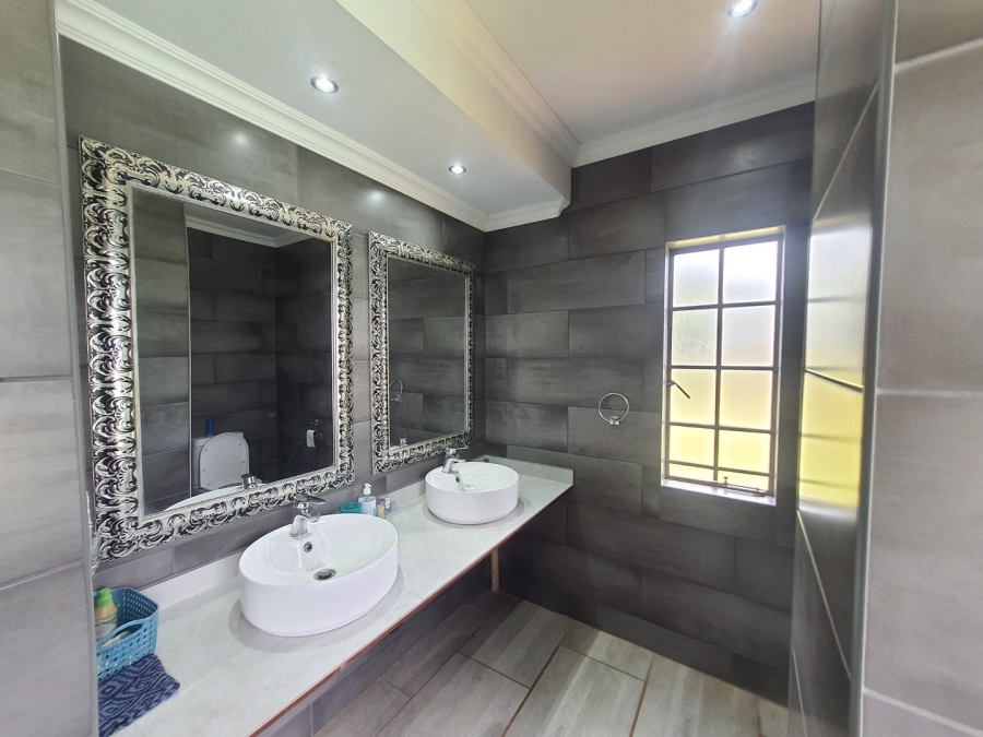 3 Bedroom Property for Sale in Grootfontein Country Estate Gauteng