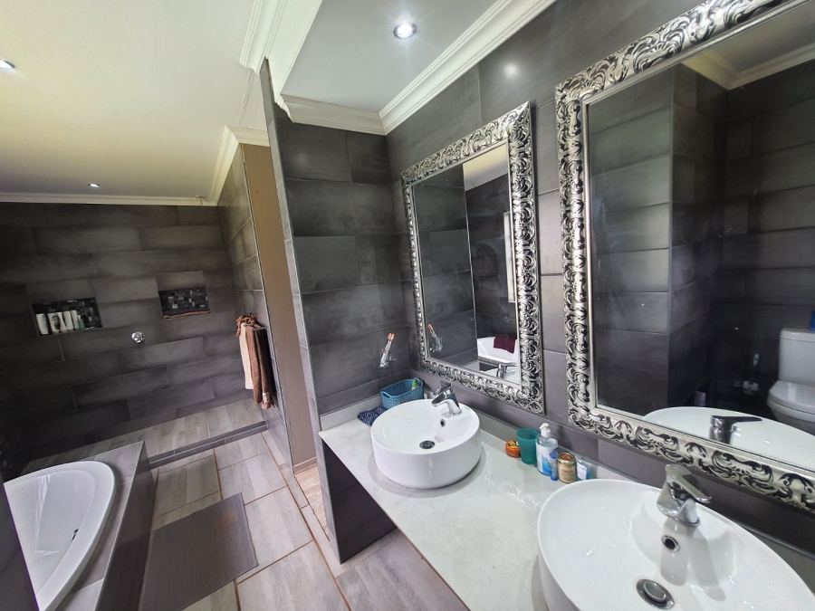 3 Bedroom Property for Sale in Grootfontein Country Estate Gauteng