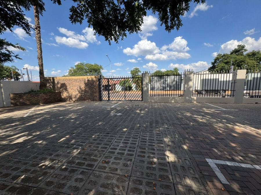 To Let Commercial Property for Rent in Wierda Park Gauteng