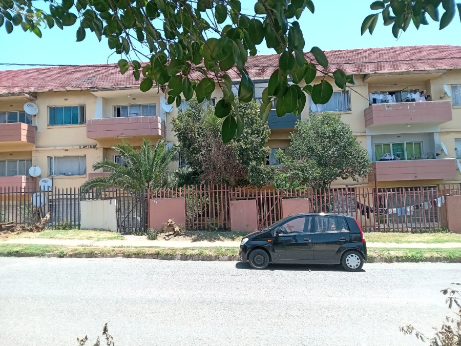 To Let 1 Bedroom Property for Rent in Florida Gauteng