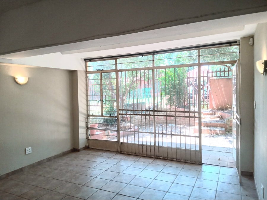 To Let 1 Bedroom Property for Rent in Florida Gauteng