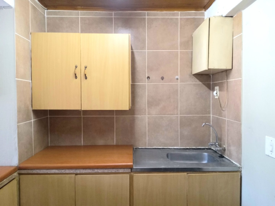 To Let 1 Bedroom Property for Rent in Florida Gauteng