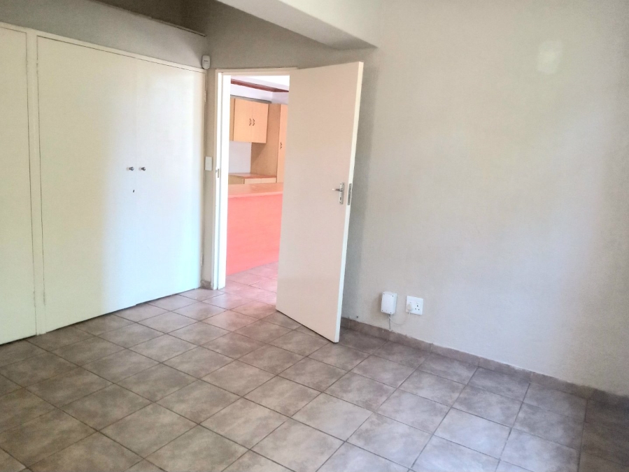 To Let 1 Bedroom Property for Rent in Florida Gauteng
