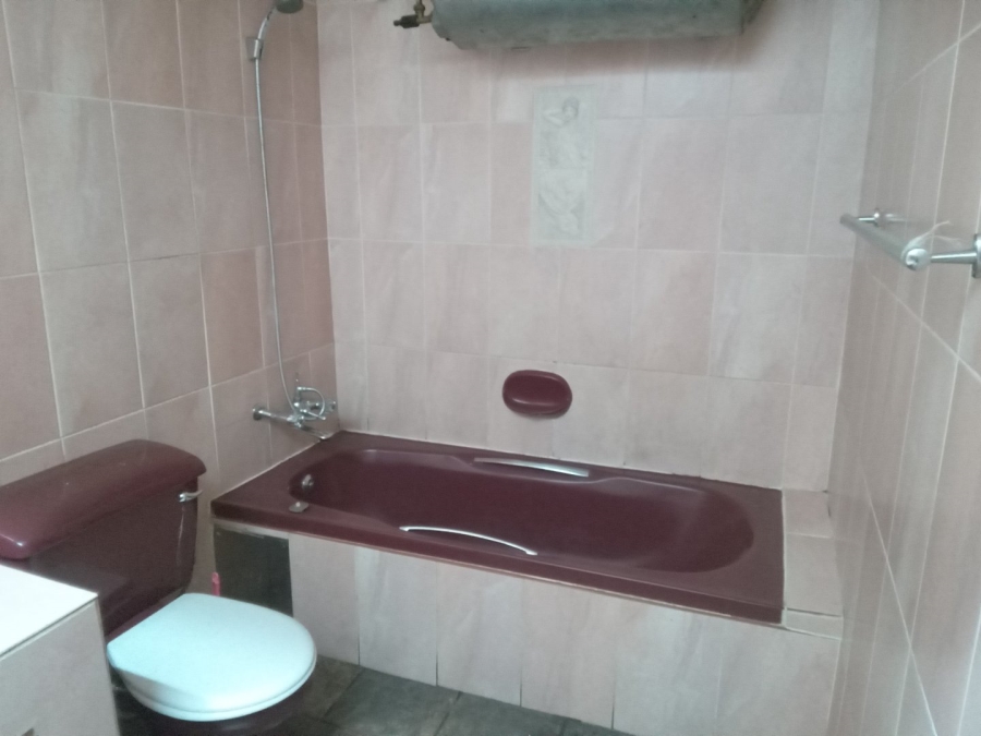 To Let 1 Bedroom Property for Rent in Florida Gauteng