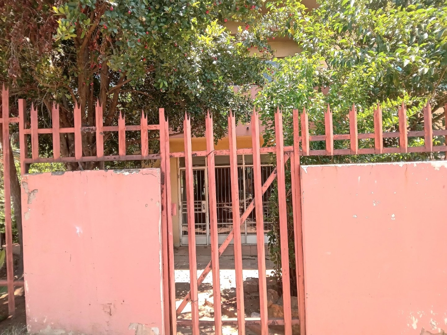 To Let 1 Bedroom Property for Rent in Florida Gauteng