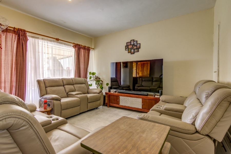 2 Bedroom Property for Sale in Rhodesfield Gauteng