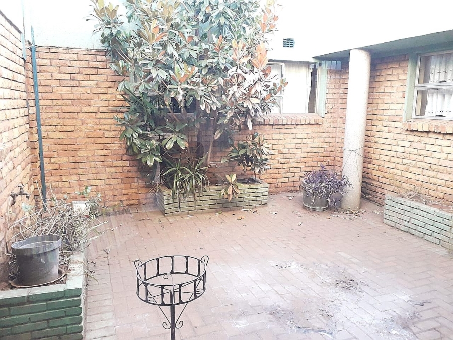 4 Bedroom Property for Sale in Lenasia Ext 11 Gauteng
