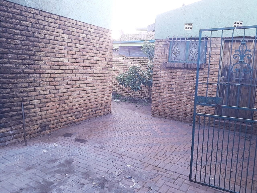 4 Bedroom Property for Sale in Lenasia Ext 11 Gauteng