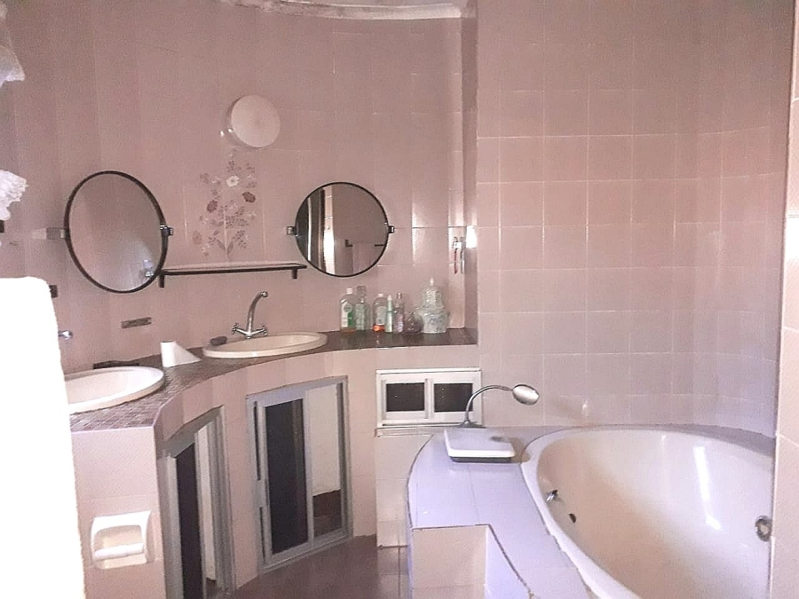 4 Bedroom Property for Sale in Lenasia Ext 11 Gauteng