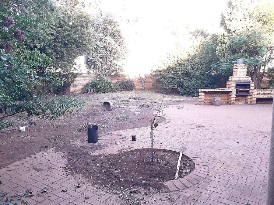 4 Bedroom Property for Sale in Lenasia Ext 11 Gauteng