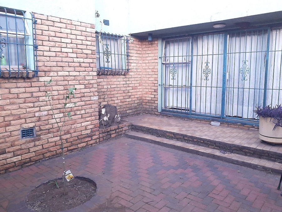 4 Bedroom Property for Sale in Lenasia Ext 11 Gauteng