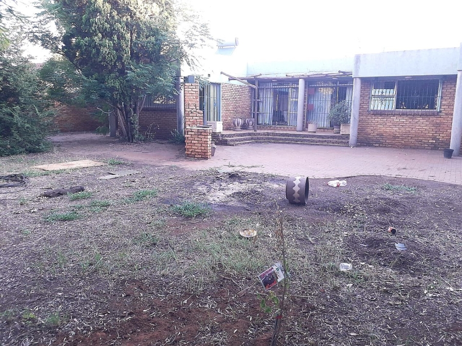 4 Bedroom Property for Sale in Lenasia Ext 11 Gauteng
