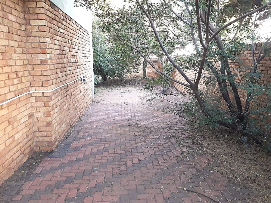 4 Bedroom Property for Sale in Lenasia Ext 11 Gauteng