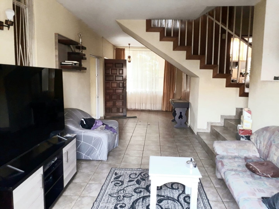6 Bedroom Property for Sale in Lenasia Ext 1 Gauteng