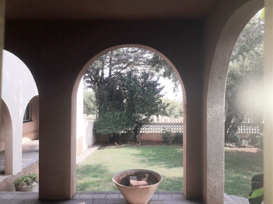 6 Bedroom Property for Sale in Lenasia Ext 1 Gauteng