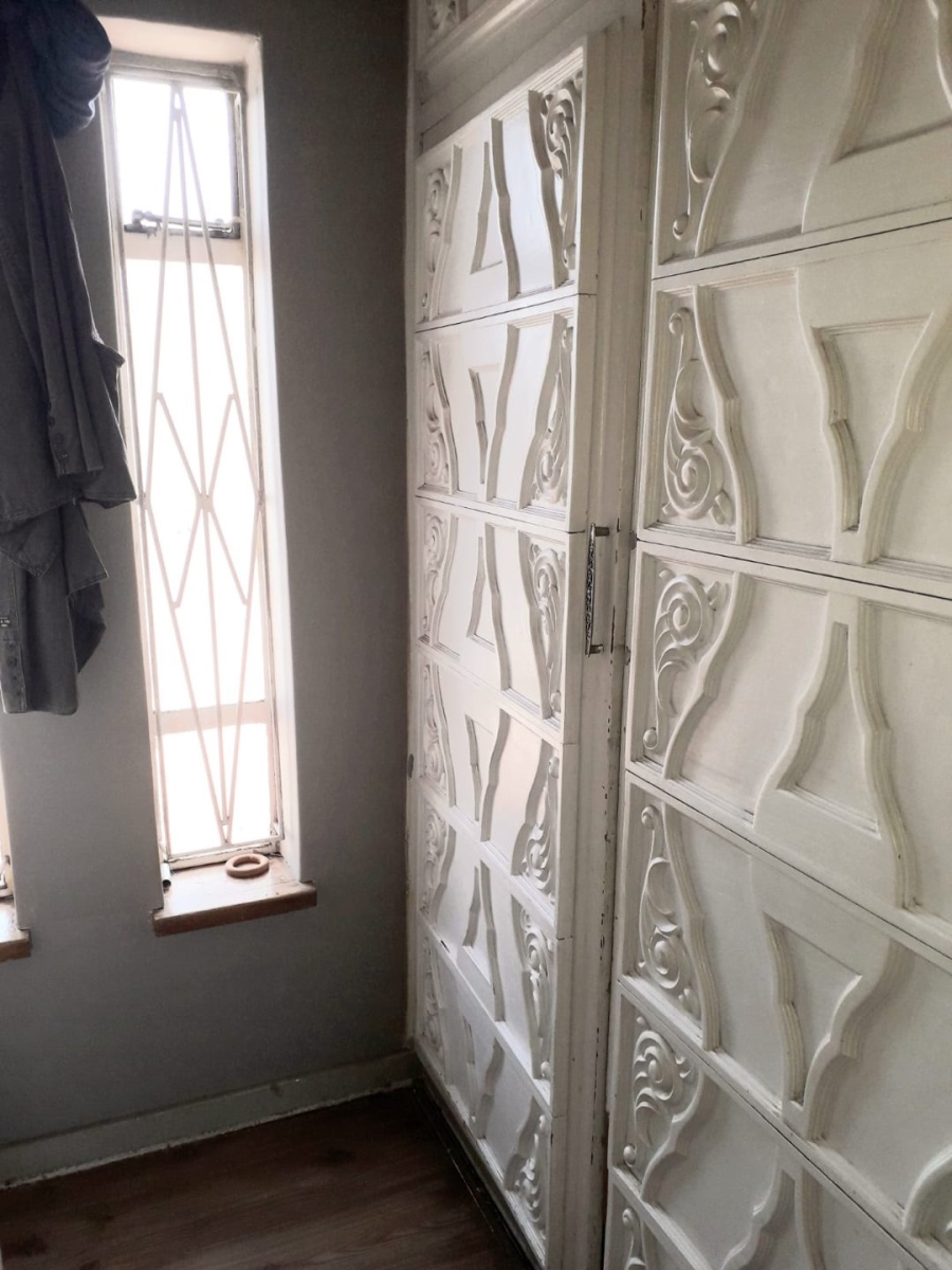 6 Bedroom Property for Sale in Lenasia Ext 1 Gauteng