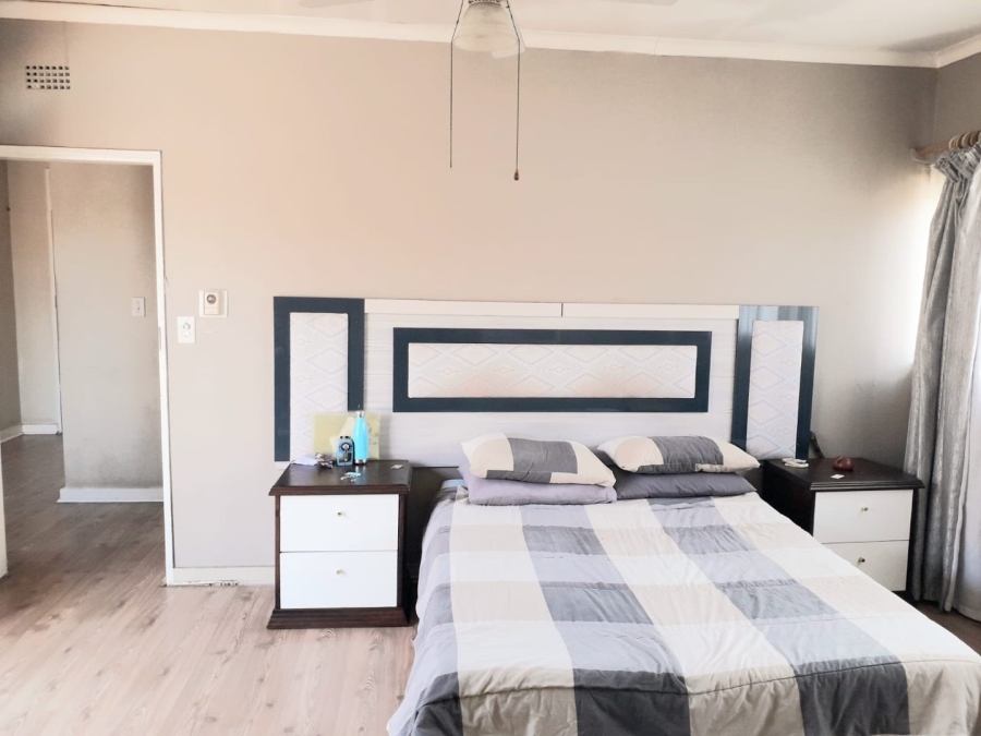 6 Bedroom Property for Sale in Lenasia Ext 1 Gauteng