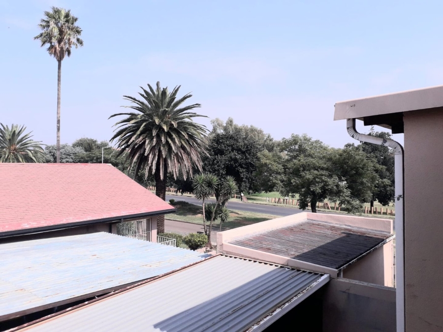 6 Bedroom Property for Sale in Lenasia Ext 1 Gauteng