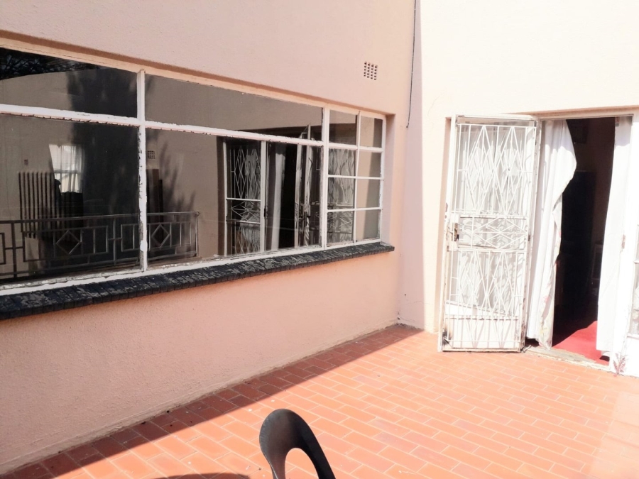 6 Bedroom Property for Sale in Lenasia Ext 1 Gauteng