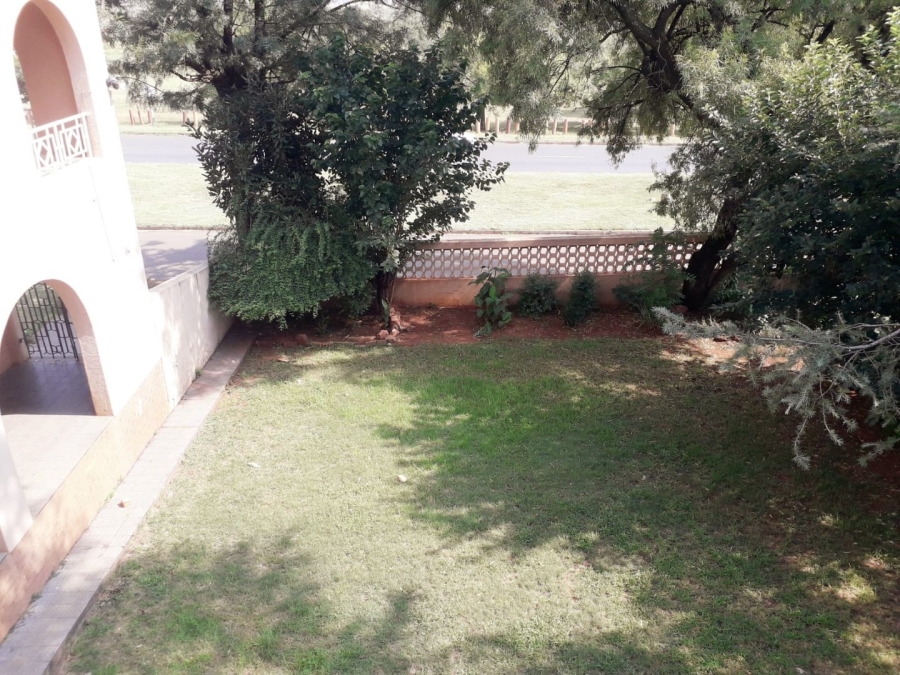 6 Bedroom Property for Sale in Lenasia Ext 1 Gauteng