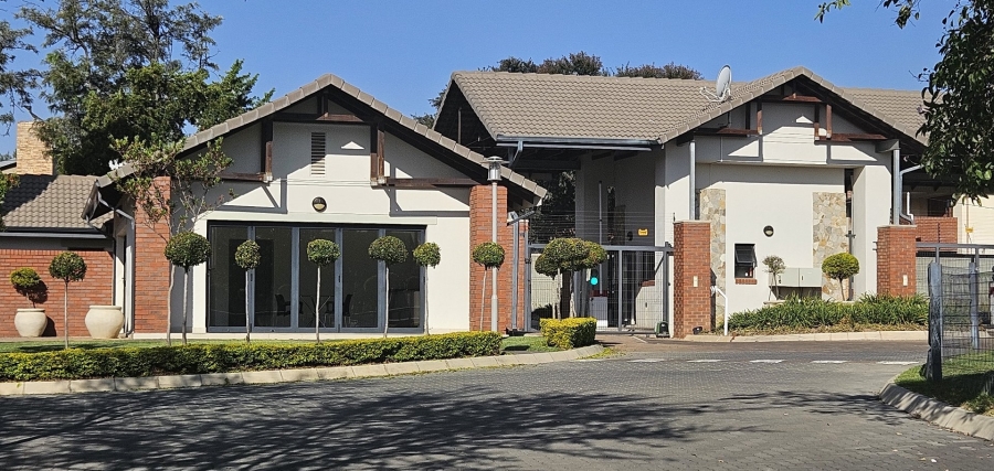 2 Bedroom Property for Sale in Crowthorne AH Gauteng