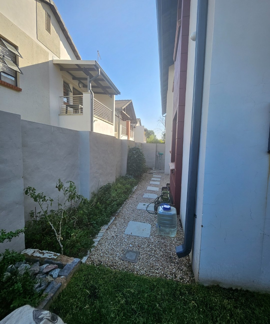 2 Bedroom Property for Sale in Crowthorne AH Gauteng