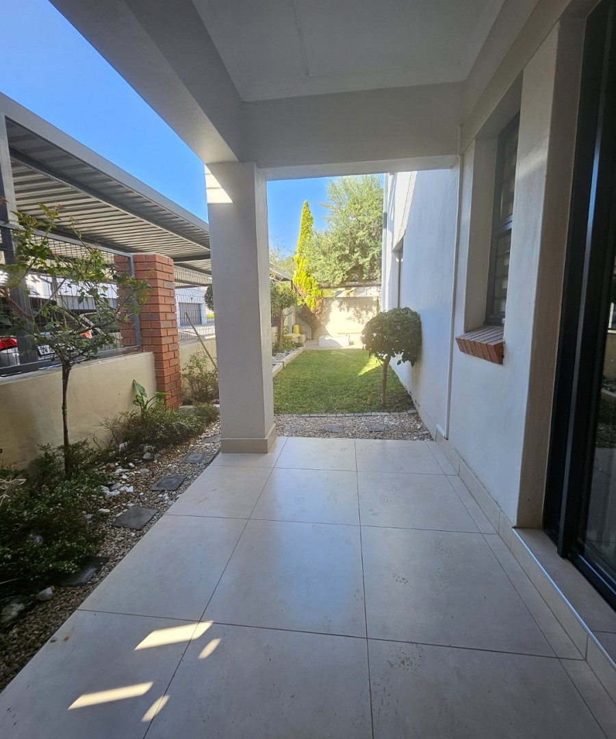2 Bedroom Property for Sale in Crowthorne AH Gauteng