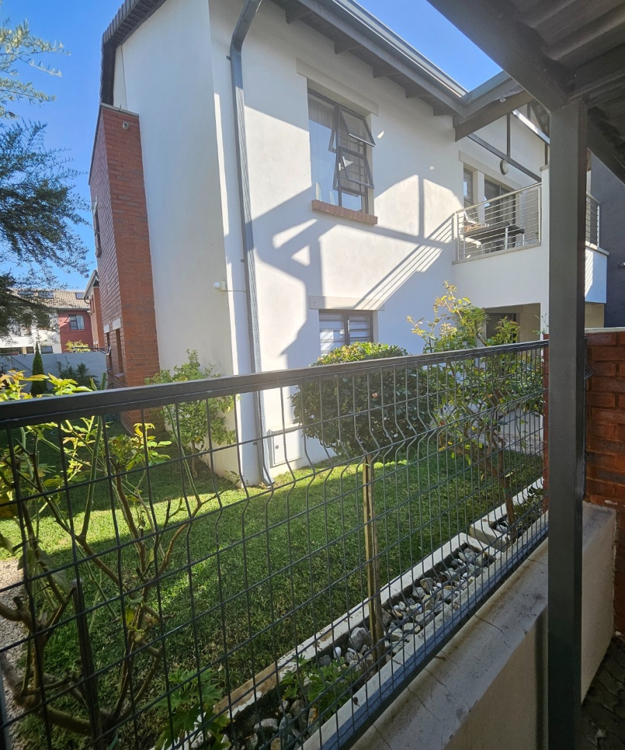 2 Bedroom Property for Sale in Crowthorne AH Gauteng