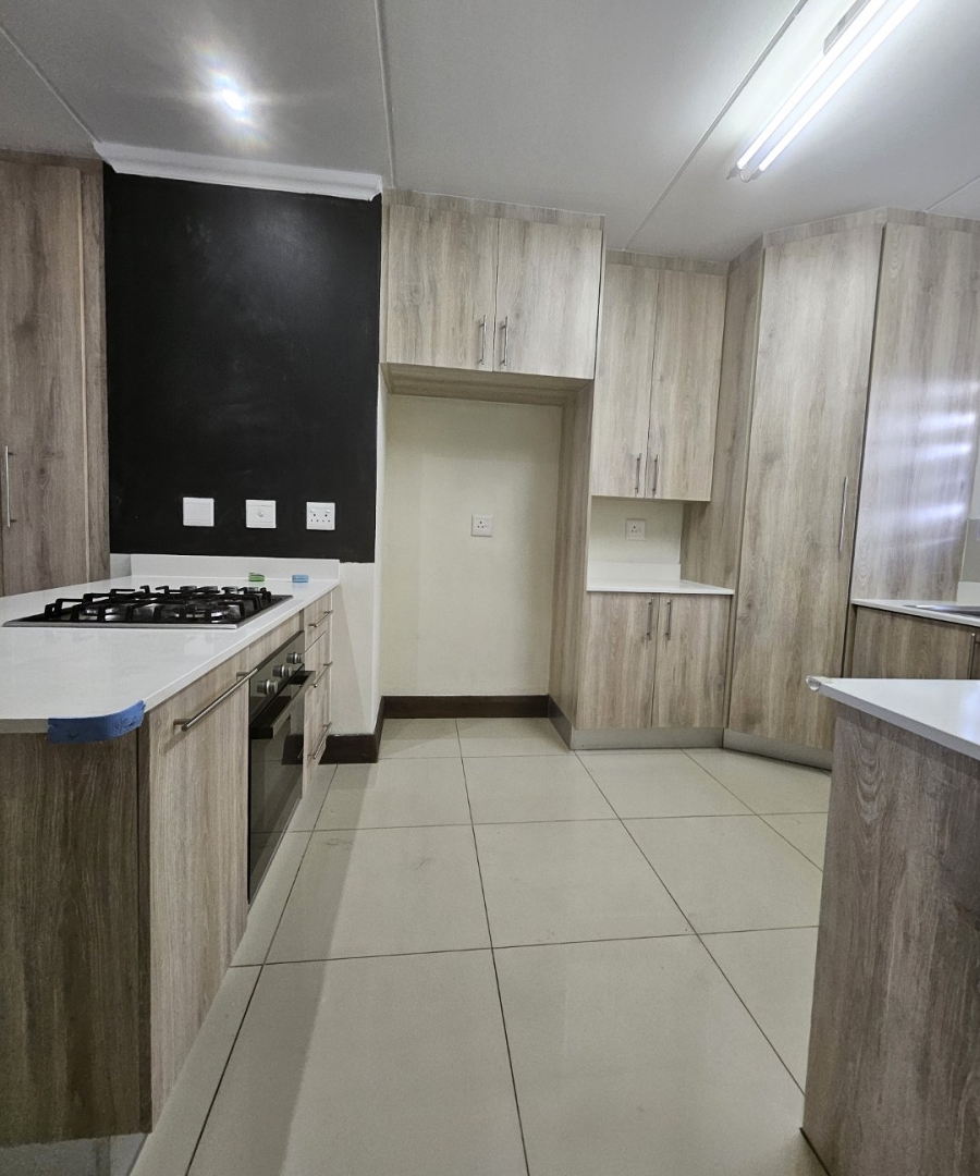 2 Bedroom Property for Sale in Crowthorne AH Gauteng