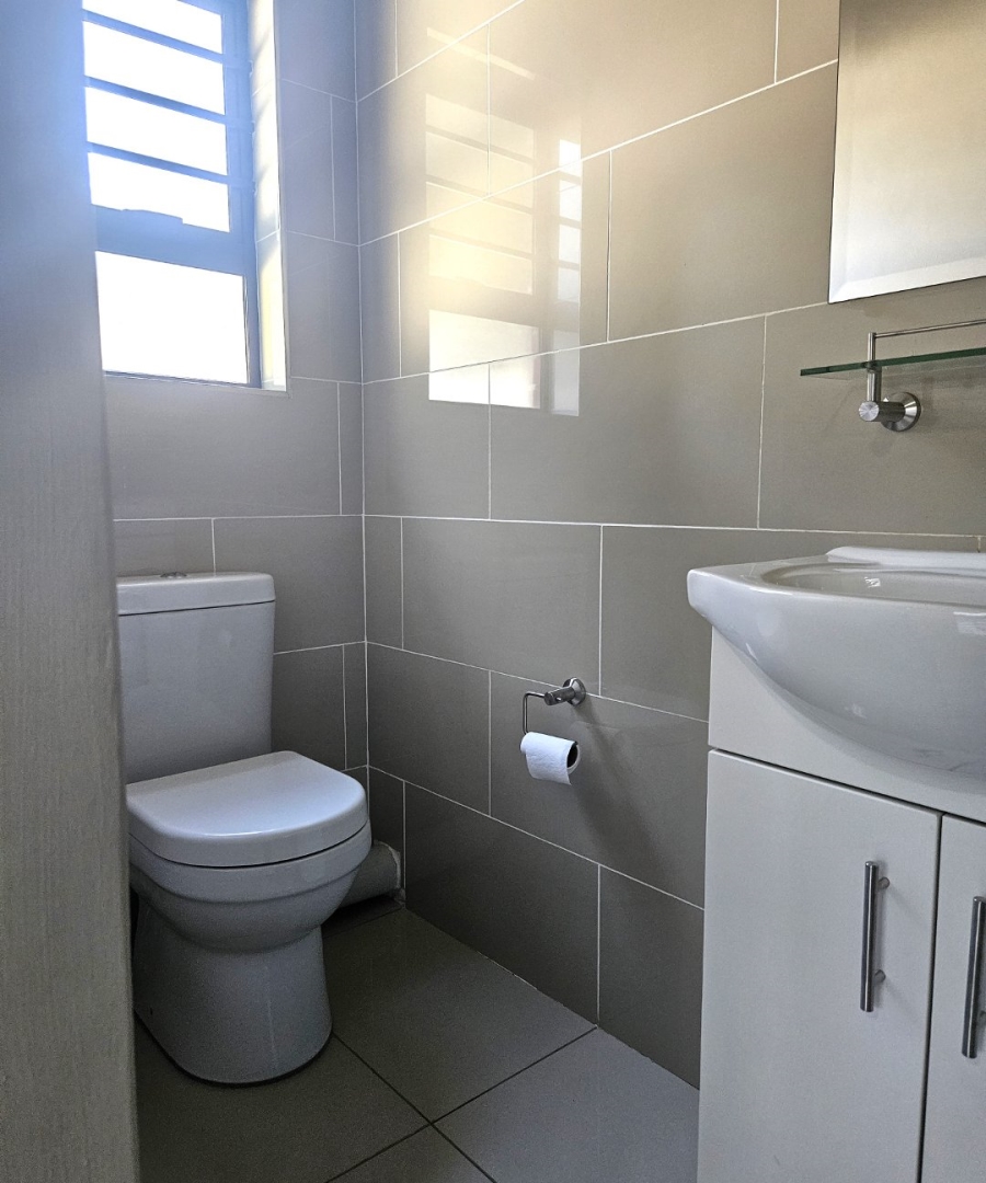 2 Bedroom Property for Sale in Crowthorne AH Gauteng