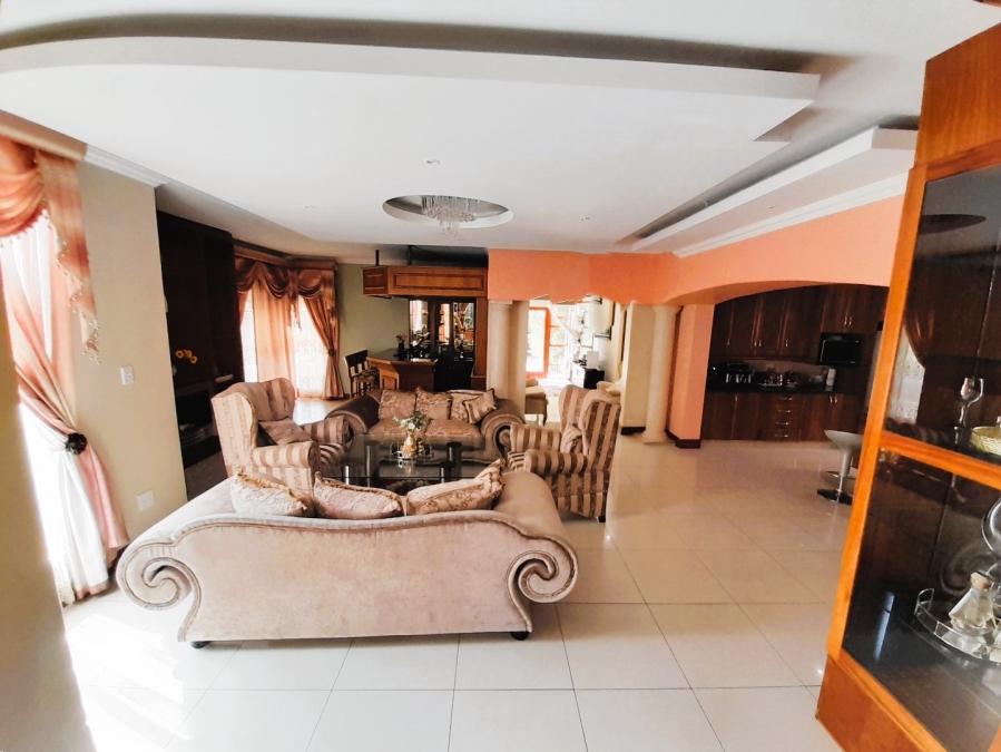 6 Bedroom Property for Sale in Blue Valley Golf Estate Gauteng