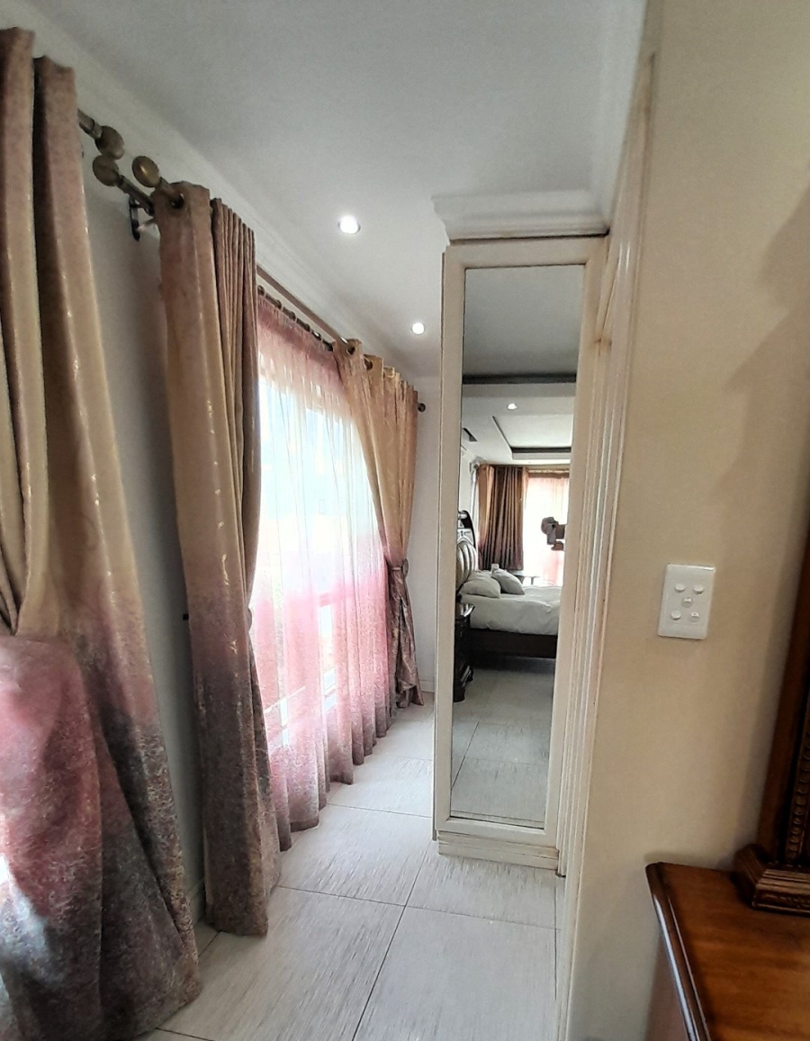 6 Bedroom Property for Sale in Blue Valley Golf Estate Gauteng