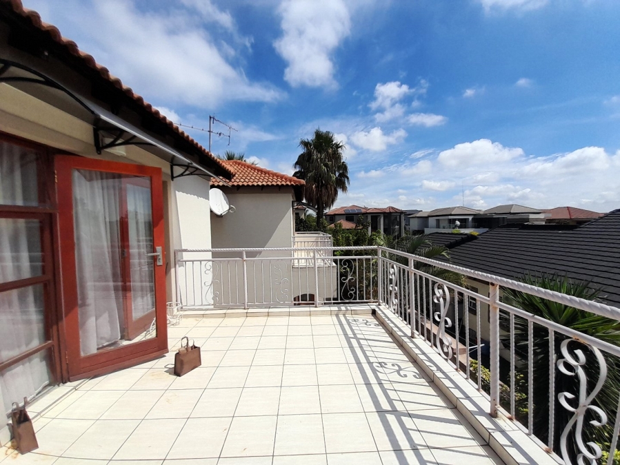 6 Bedroom Property for Sale in Blue Valley Golf Estate Gauteng