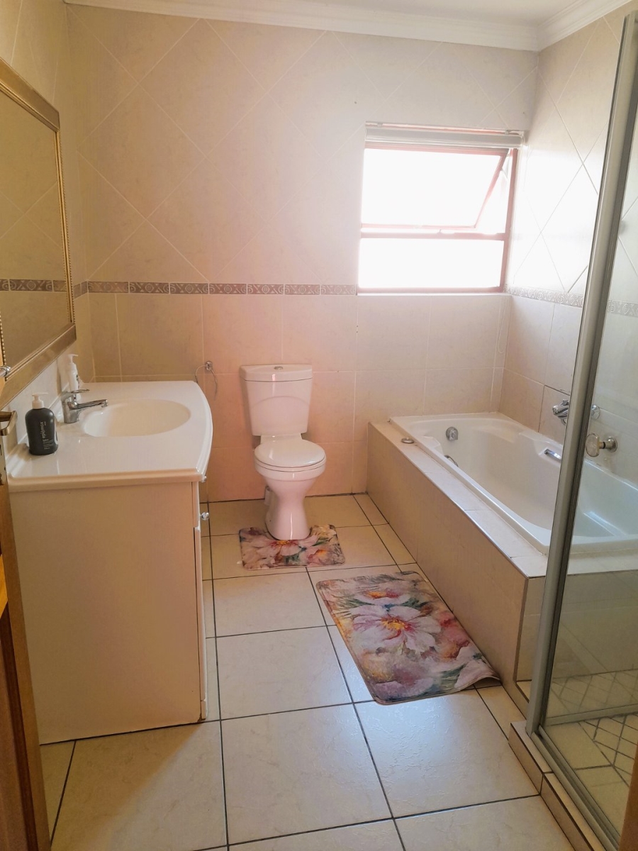 6 Bedroom Property for Sale in Blue Valley Golf Estate Gauteng