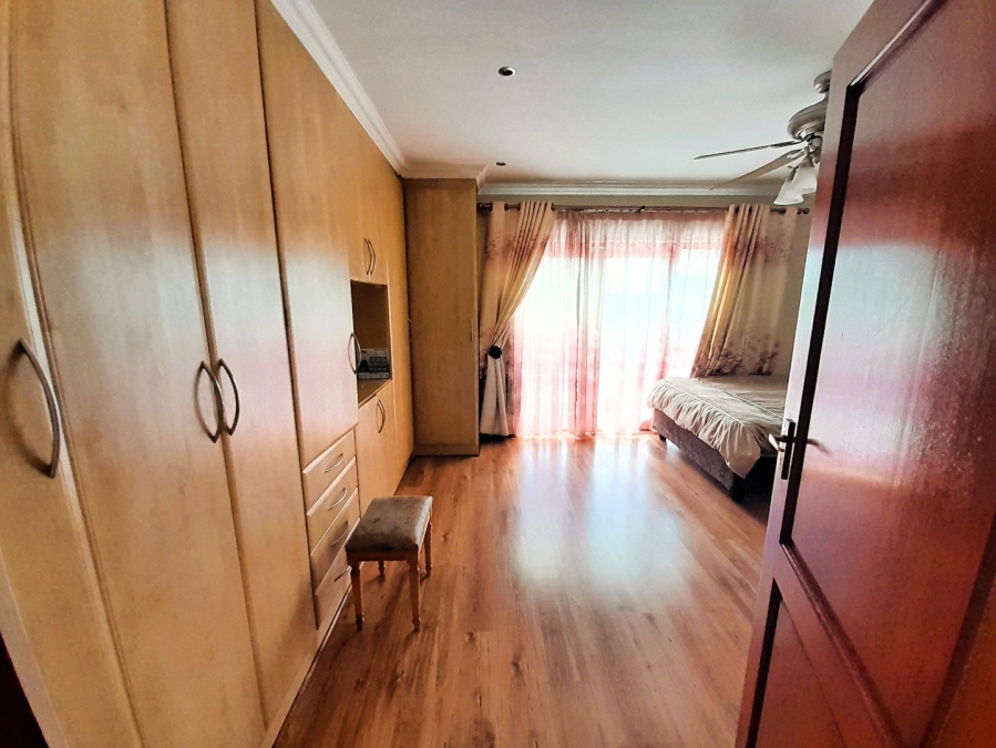 6 Bedroom Property for Sale in Blue Valley Golf Estate Gauteng