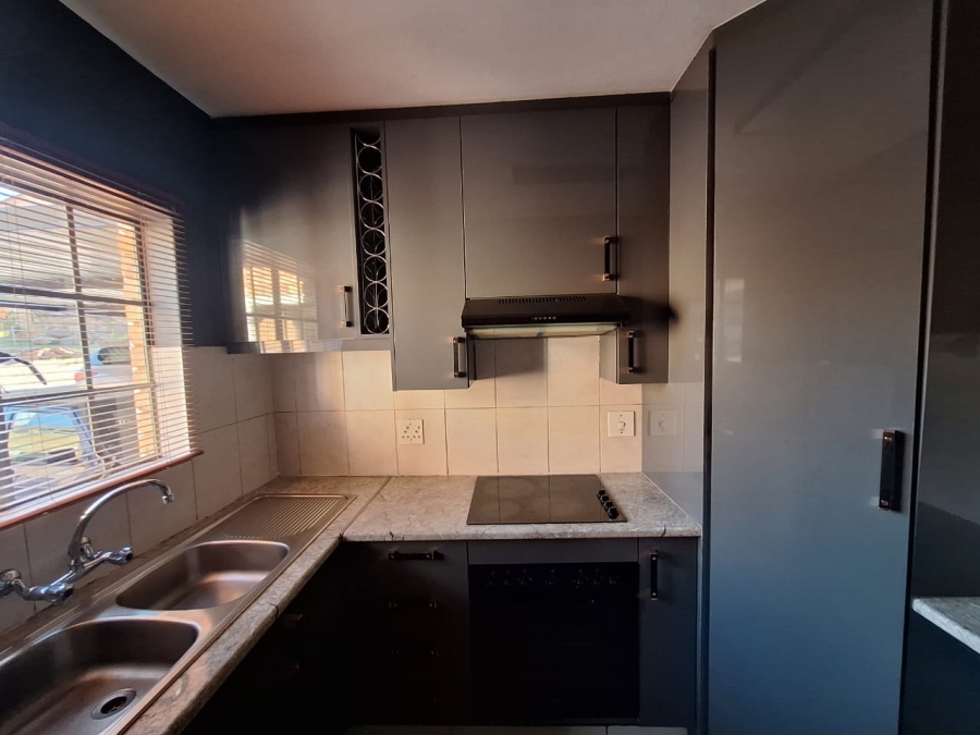To Let 4 Bedroom Property for Rent in Elandspark Gauteng