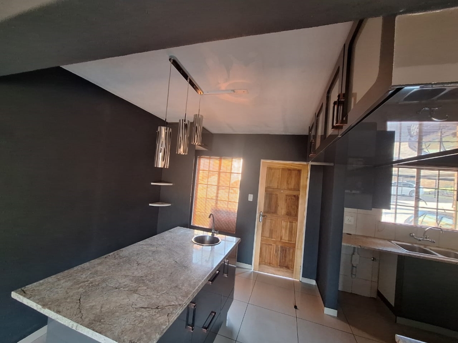 To Let 4 Bedroom Property for Rent in Elandspark Gauteng