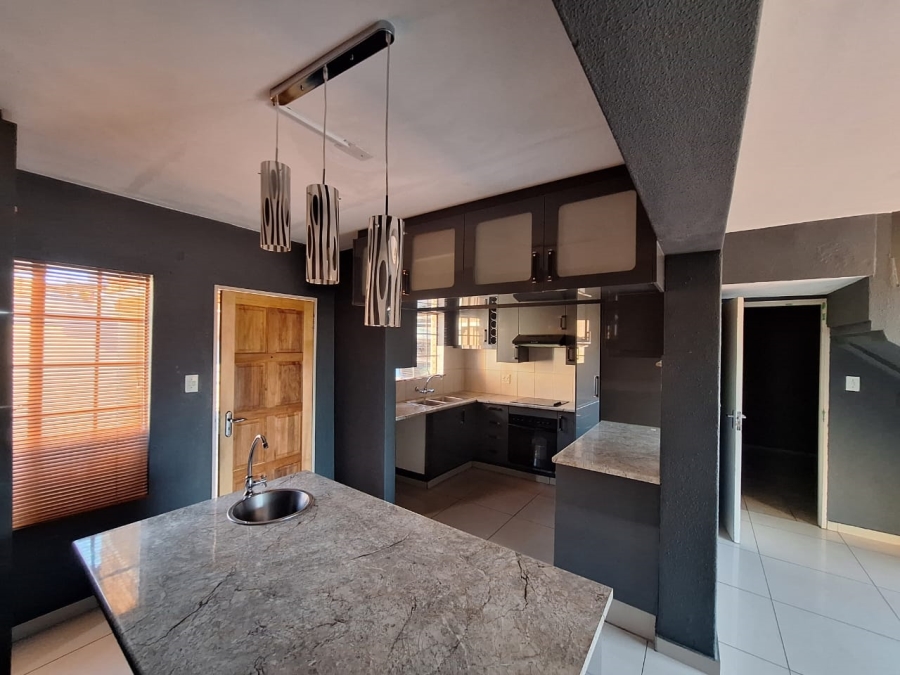 To Let 4 Bedroom Property for Rent in Elandspark Gauteng
