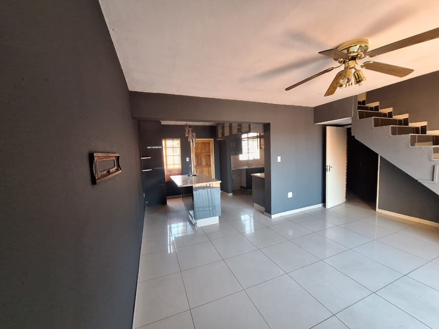 To Let 4 Bedroom Property for Rent in Elandspark Gauteng