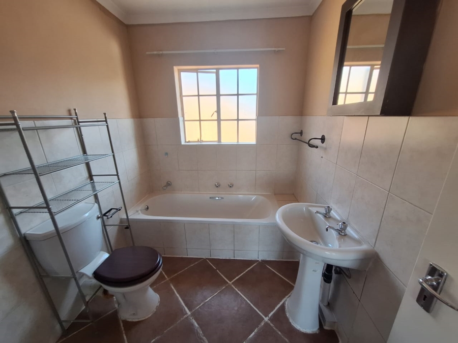 To Let 4 Bedroom Property for Rent in Elandspark Gauteng